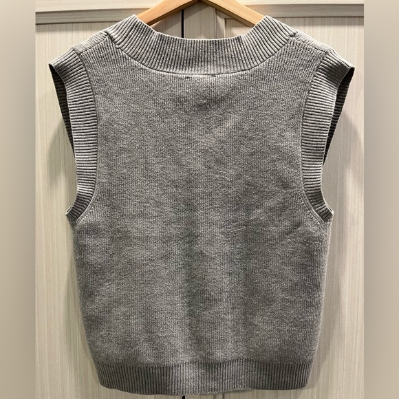 Dynamite Knit Vest - Picture 3 of 3